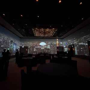 会場を270度囲むスクリーン。圧倒的な迫力に感動しました。