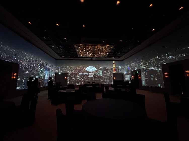 会場を270度囲むスクリーン。圧倒的な迫力に感動しました。