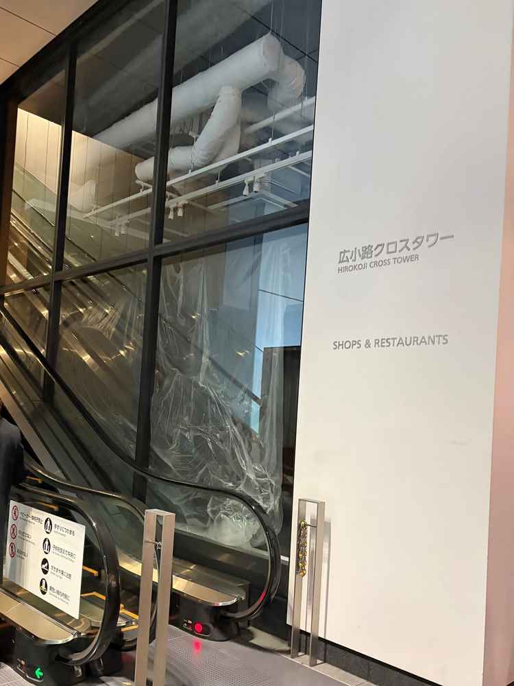 ウエディングサロン入り口