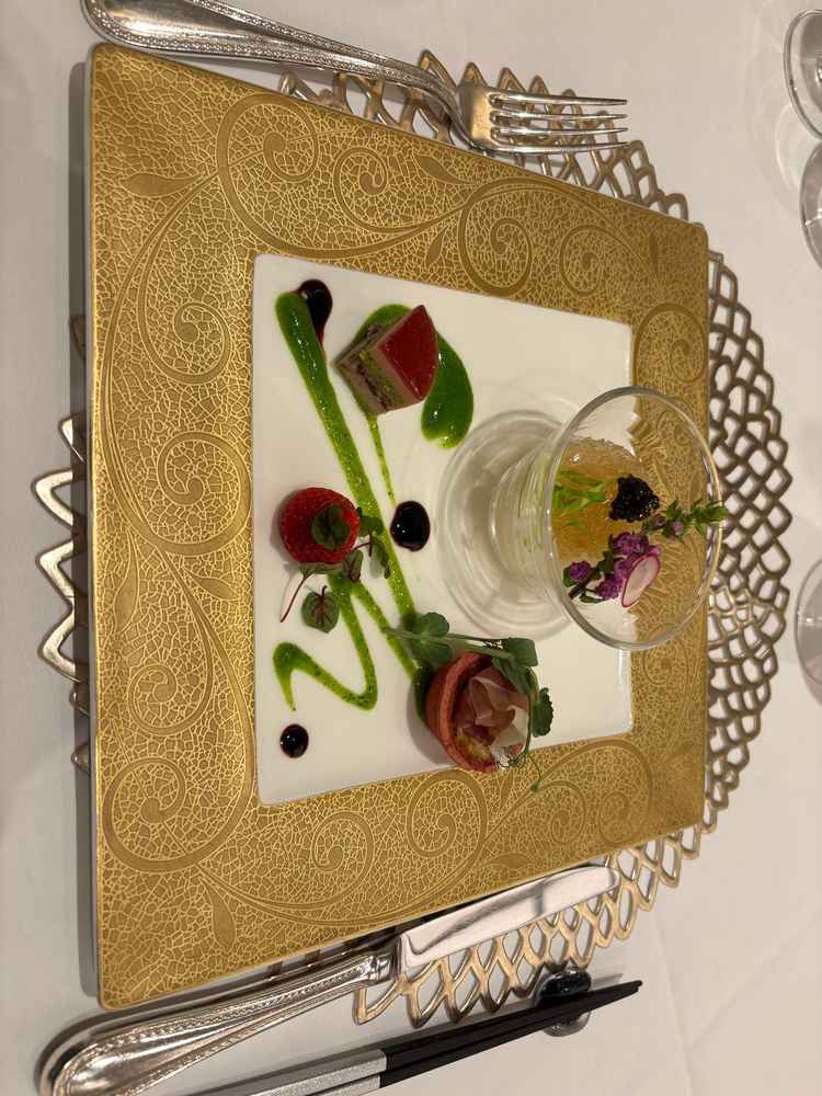 ひとつひとつが繊細なお料理で、キャビアがとてもおいしかった