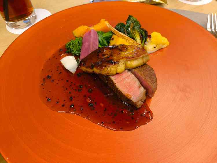 特典の試食料理　フォアグラ付き