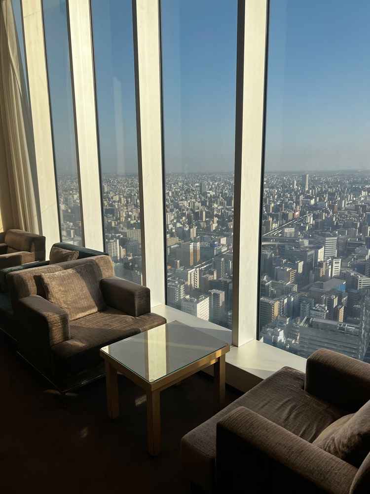 素晴らしい眺望の通路。挙式終わりにゲストはこちらを通って披露宴会場に入る。