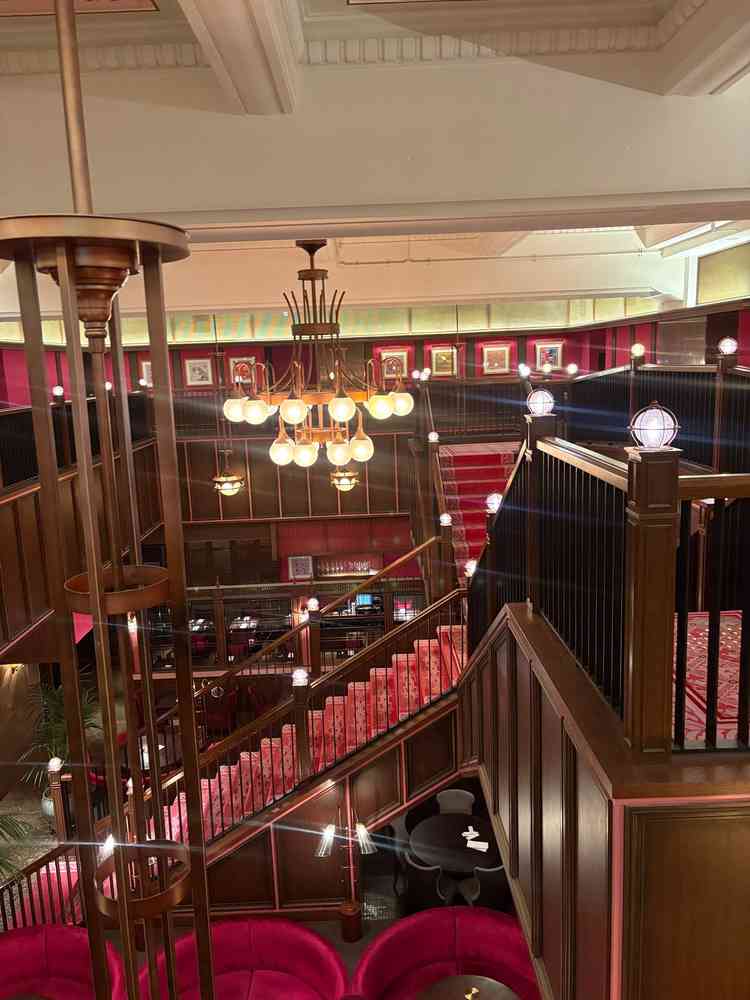 待合室の大階段