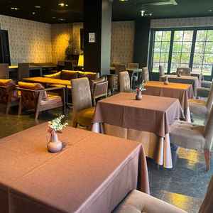 大人イメージの方の待合室。こちらに関しては装飾のしやすさで言うと明るいイメージの方が好みでした。