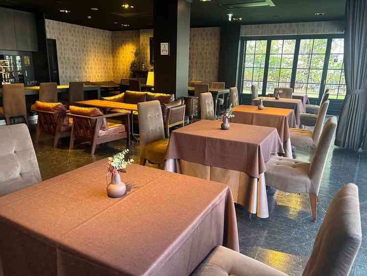 大人イメージの方の待合室。こちらに関しては装飾のしやすさで言うと明るいイメージの方が好みでした。