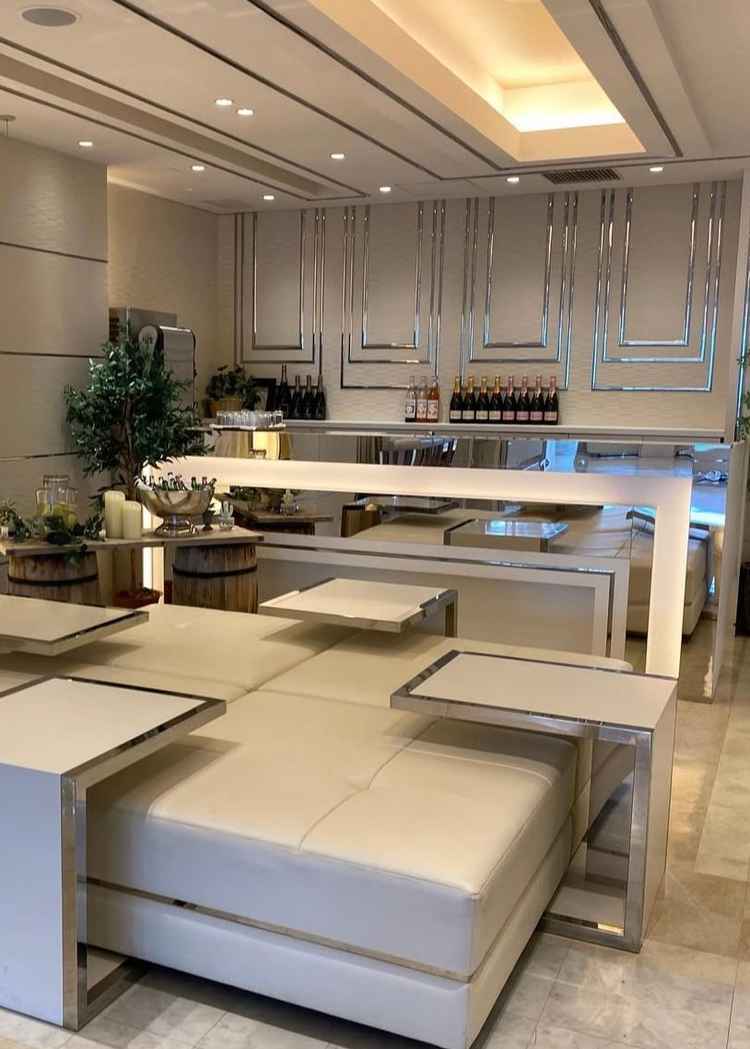 式場のすぐ横でカジュアルに食事が楽しめるスペース、お酒好きな親族が喜んでくれそうだと感じました。