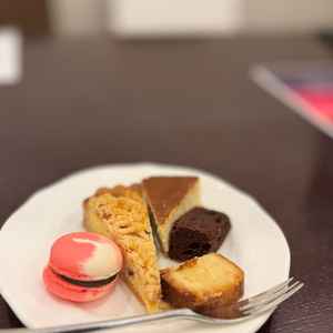 見積もり等を待っている間に出してくださったデザートチーズケーキが非常においしかった。