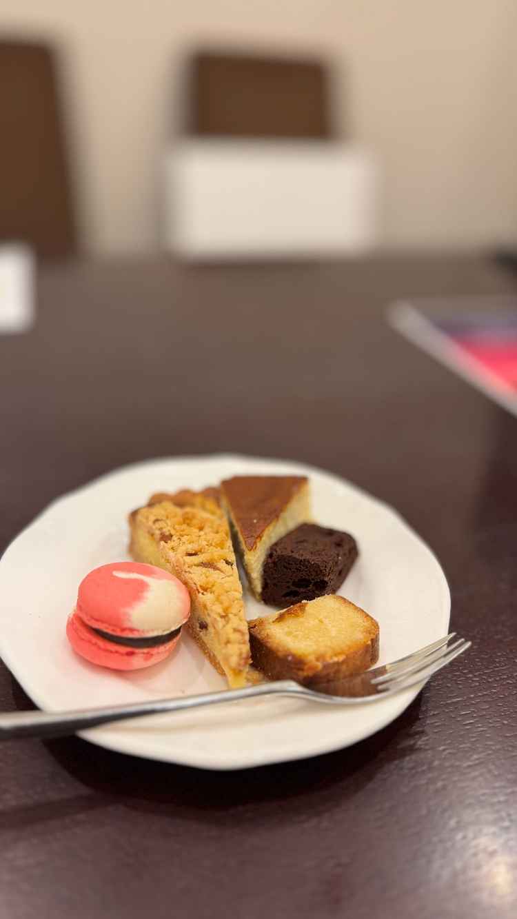 見積もり等を待っている間に出してくださったデザートチーズケーキが非常においしかった。