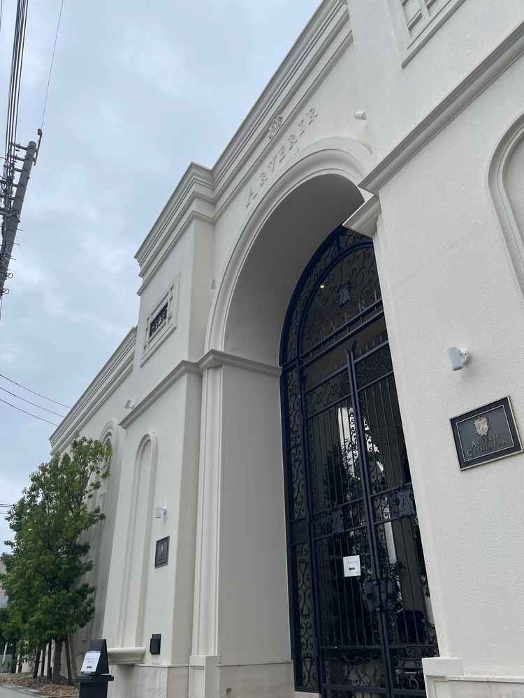 正面入り口。お城の入り口のようでワクワクする。