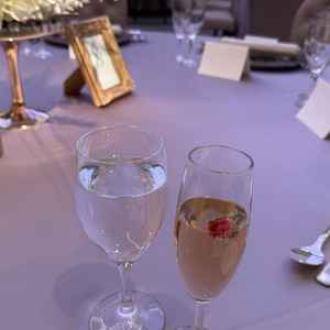 ミニローズが浮いているウェルカムドリンク。可愛かった！