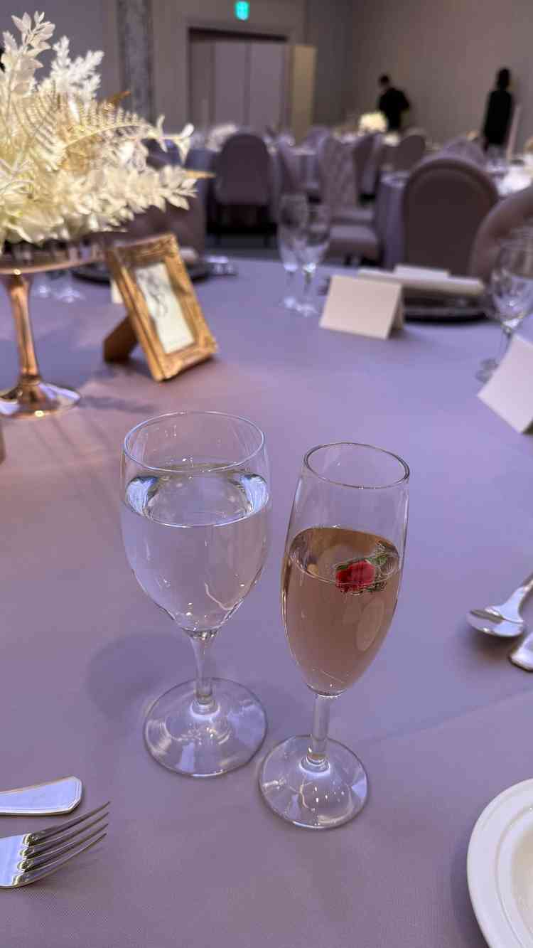 ミニローズが浮いているウェルカムドリンク。可愛かった！