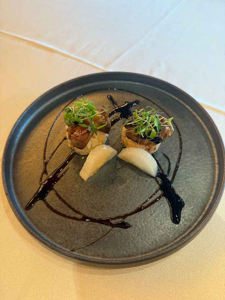 料理には全て感動しました。お箸スタイルの点はで緊張せずリラックスして参加できると思いました。