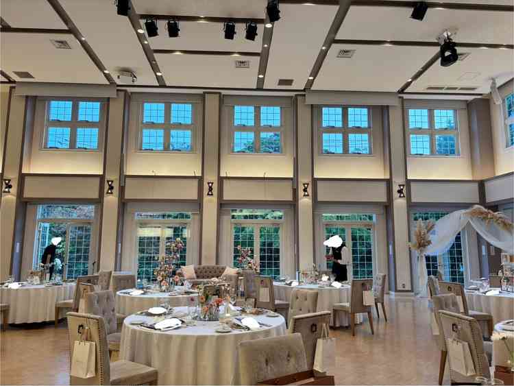 カーテンが開くと開放感が出て雰囲気が変わった