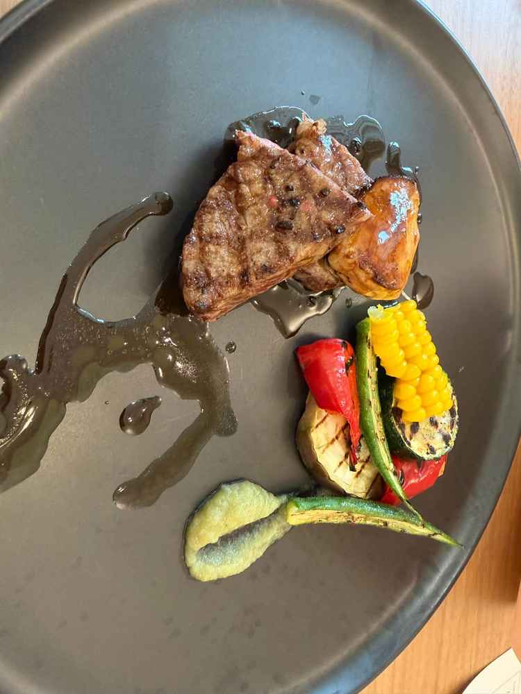 試食会で出してもらったステーキです。柔らかくてとても美味しかったです。