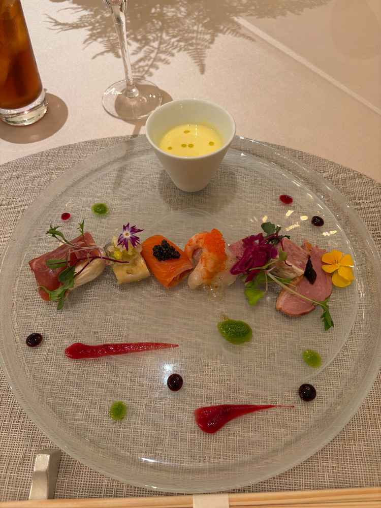 試食会の前菜の写真です。盛り付けも鮮やかで味も美味しかったです。