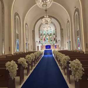 テラス:チャペル。青いカーペットが素敵でした。挙式にまつわる様々な情報も教えていただき良かったです