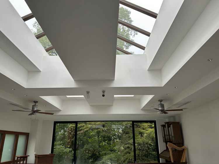 自然光が綺麗で明るく温かい雰囲気を感じました。