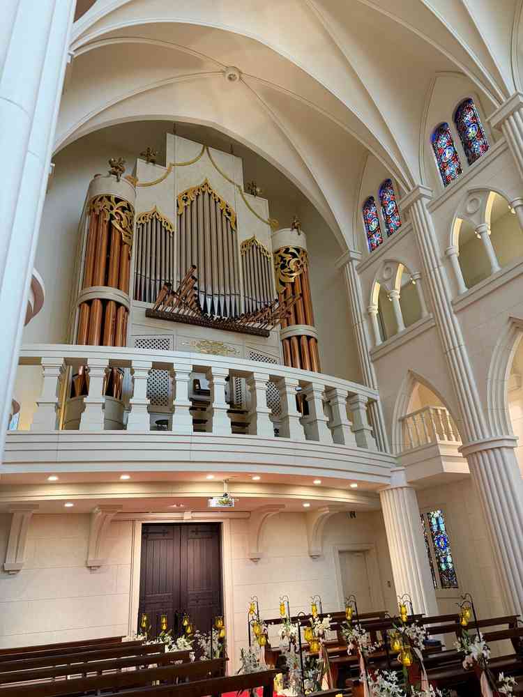 チャペルの後方にあるオルガン。存在感もあり厳格な雰囲気にとても合ってました。