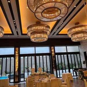 食事をする会場。洋な雰囲気で落ち着いた感じが良かった