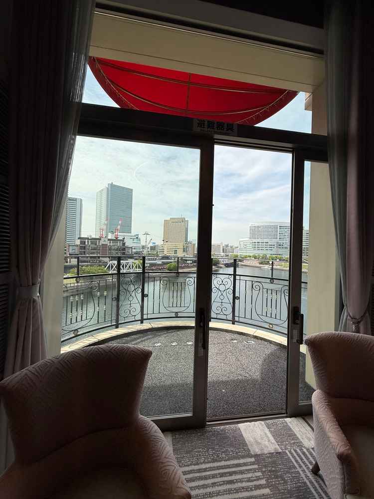 4階のアトリエのウェルカムパーティーのテラスです。ここから外に出て見ることができます。