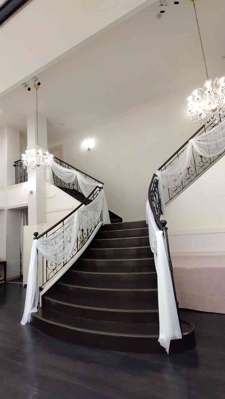 披露宴会場は、王道の階段入賞が可能！