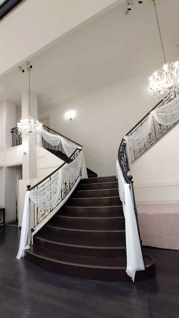 披露宴会場は、王道の階段入賞が可能！