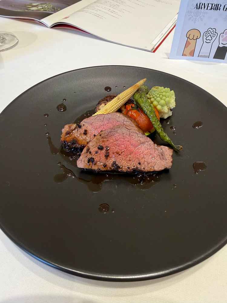 お肉の試食メニューです。