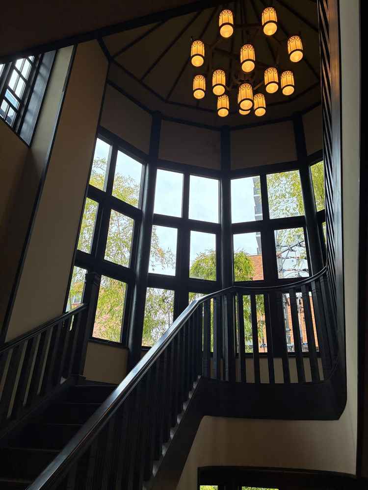 ロビーにある螺旋階段