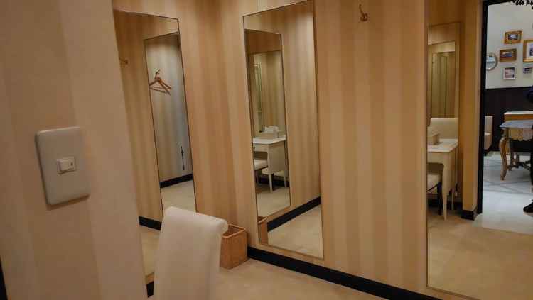 参列者用の着替え部屋。ロビーに併設されていました。個室が多く、便利そうです。