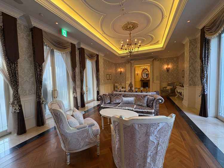 披露宴会場の前室。会場の雰囲気ともマッチしており色々な使い方ができるので良い。