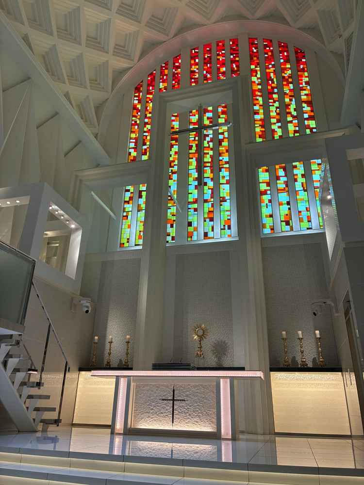 一つ目のチャペルは、オレンジ色で、とても綺麗でした。