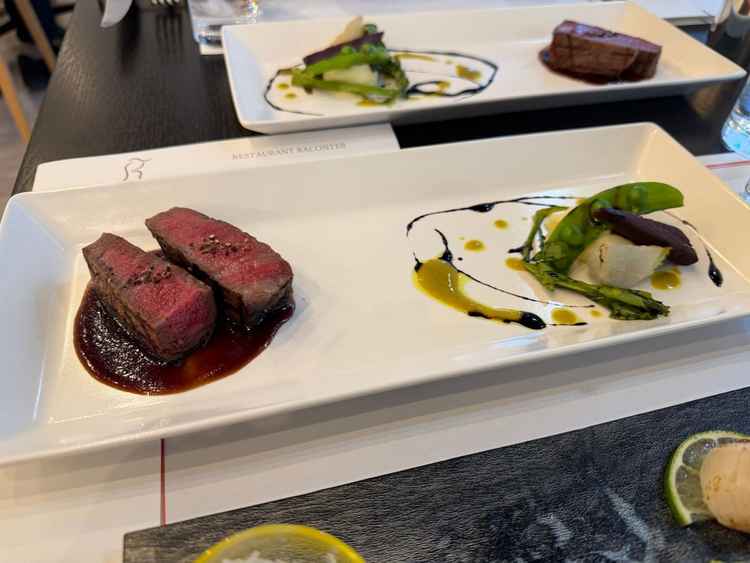 食事、牛ヒレのステーキ