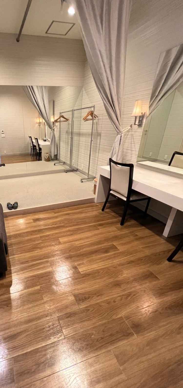 当日、メイクだったり着替えだったり準備に使うルームです。