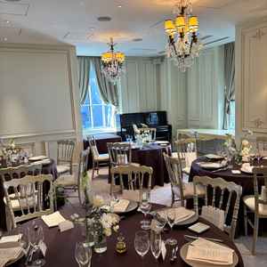 こちらも披露宴会場ですが、昼間だと日がたくさん差し込んで明るい印象でした。