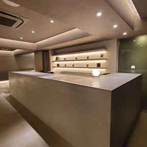 ゲストを迎える受付台。シンプルにもできるし、飾りつけ次第では華やかにもできる。