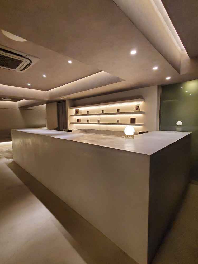 ゲストを迎える受付台。シンプルにもできるし、飾りつけ次第では華やかにもできる。