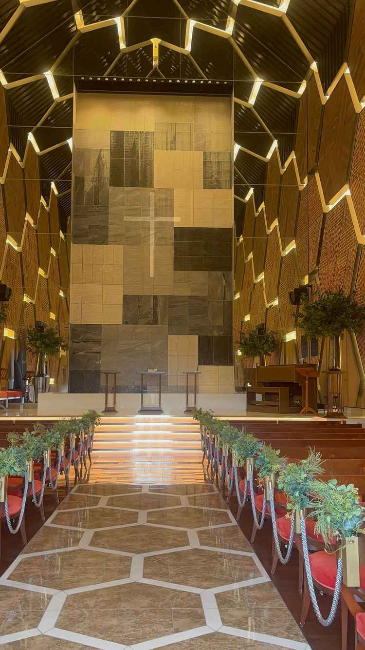 このチャペルは十字架の部分に水が流れていて素敵でした。