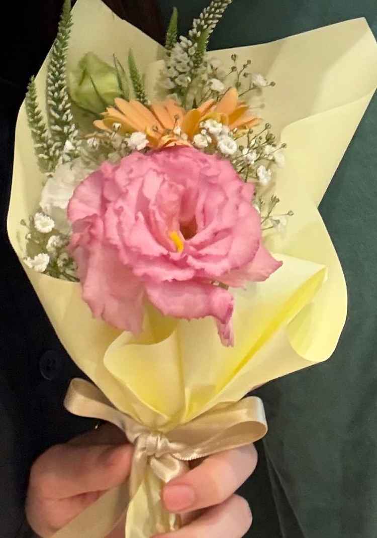 式場からお祝いにと花束をいただきました。