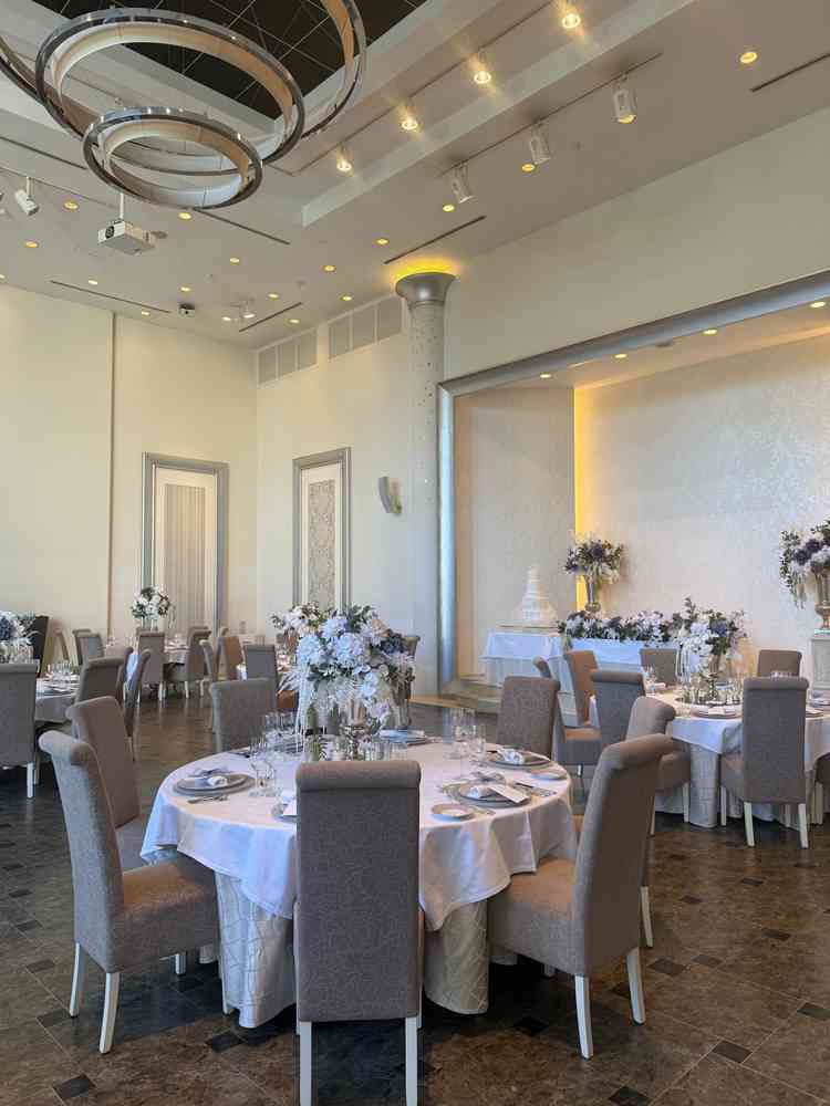 大人かわいい披露宴会場