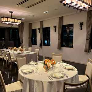 アットホームな披露宴会場。ゲストが緊張せずに最初から盛り上がれそうな空間