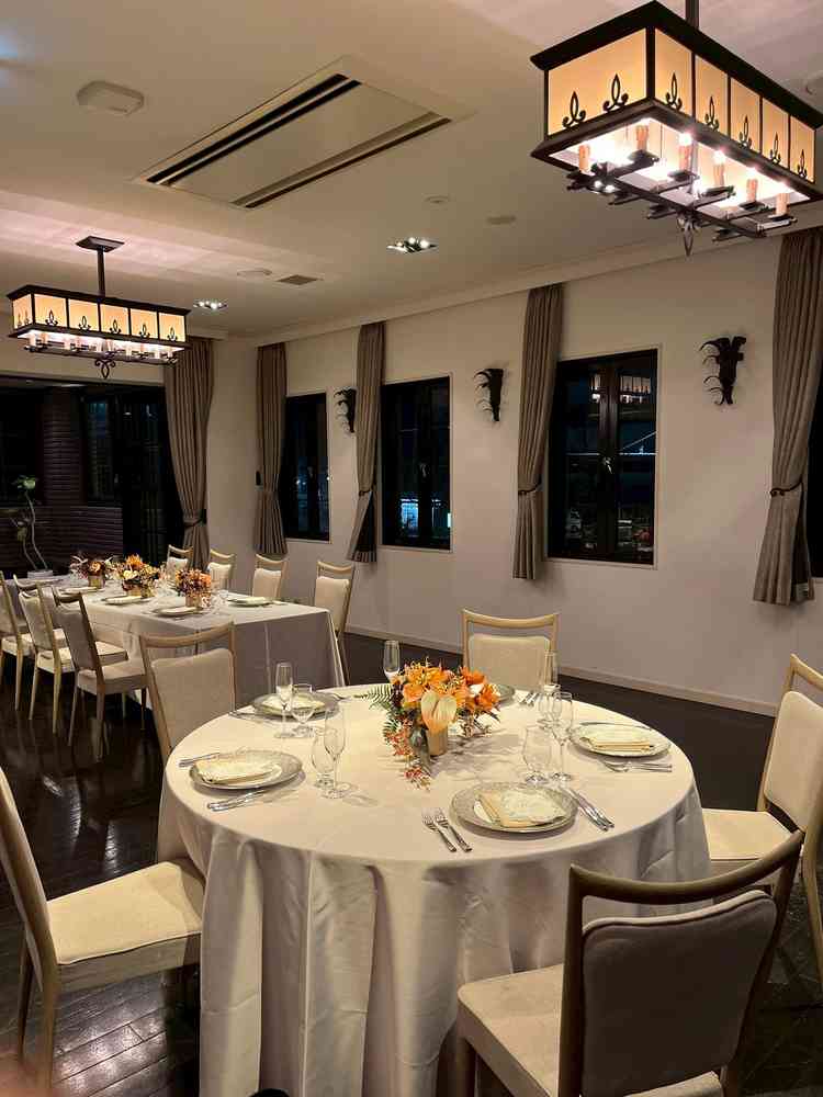 アットホームな披露宴会場。ゲストが緊張せずに最初から盛り上がれそうな空間