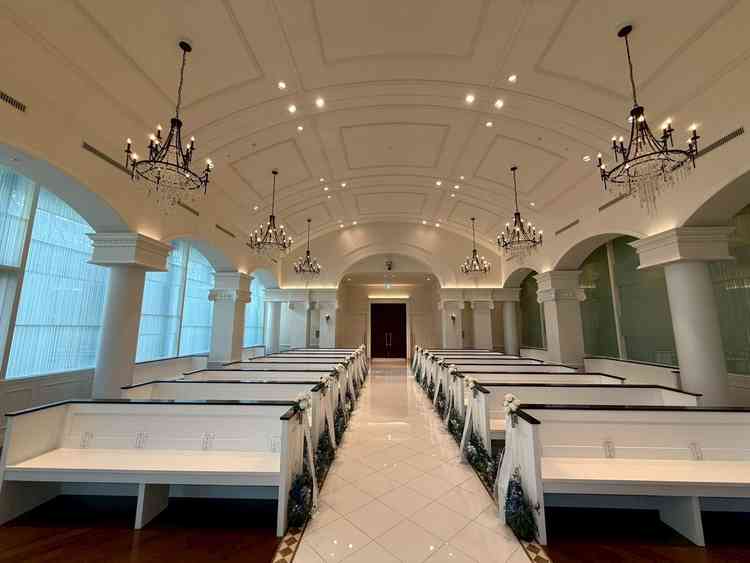 挙式会場（前方から後方をみた）