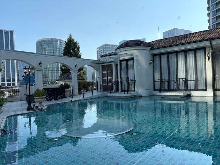 チャペル横にプールがあり映えスポットでした。