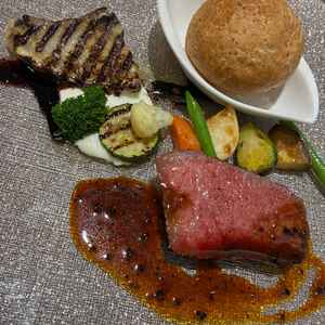 サーロインと旬のお魚を使った試食のワンプレート