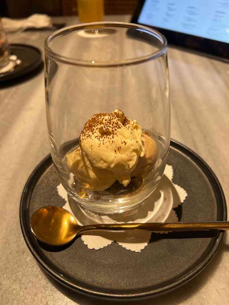 紅茶のティラミス。初めて食べるような味でとても印象的でした。