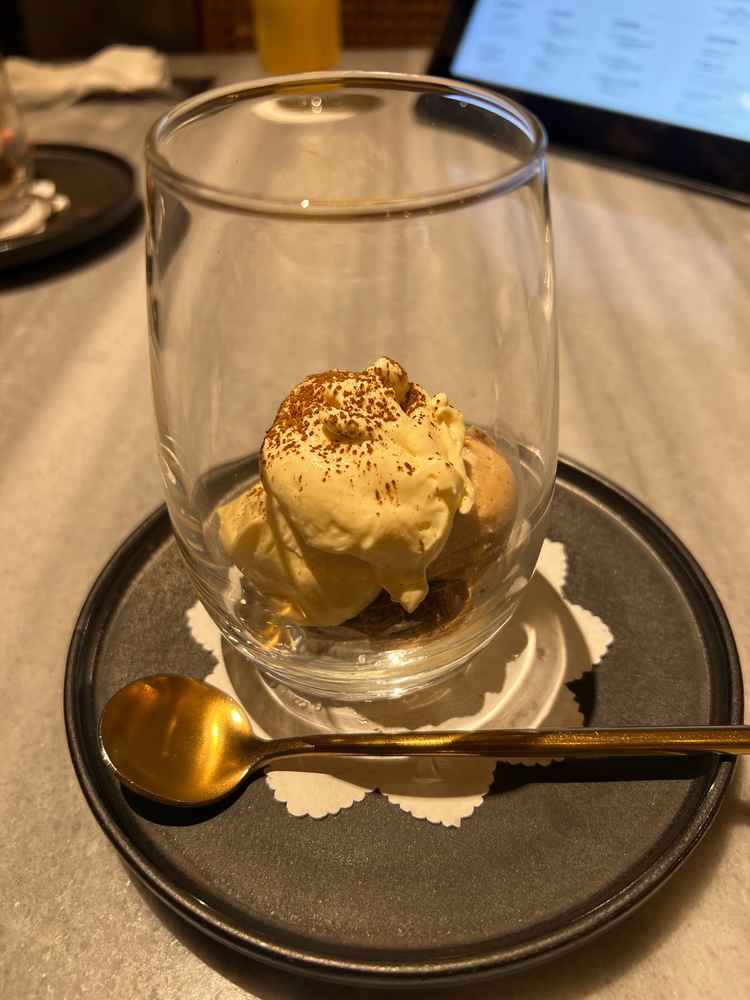 紅茶のティラミス。初めて食べるような味でとても印象的でした。