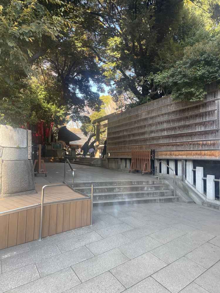 乃木神社の境内入り口付近。落ち着いた雰囲気でした。