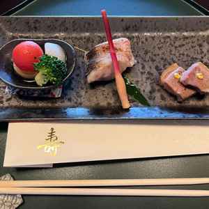 試食でいただいたお料理です。甘鯛の若狭焼きが特に美味しく、料亭の素晴らしさが詰め込まれた一品でした。