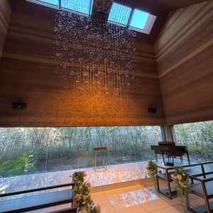 チャペル。バージーロードは短く、参列者を近くに感じることができる。