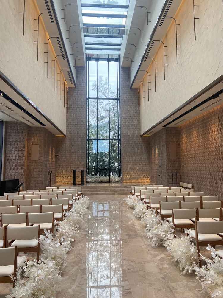 チャペルです。天井が高く、太陽光が入ってくるので曇りでもとても明るかったです。